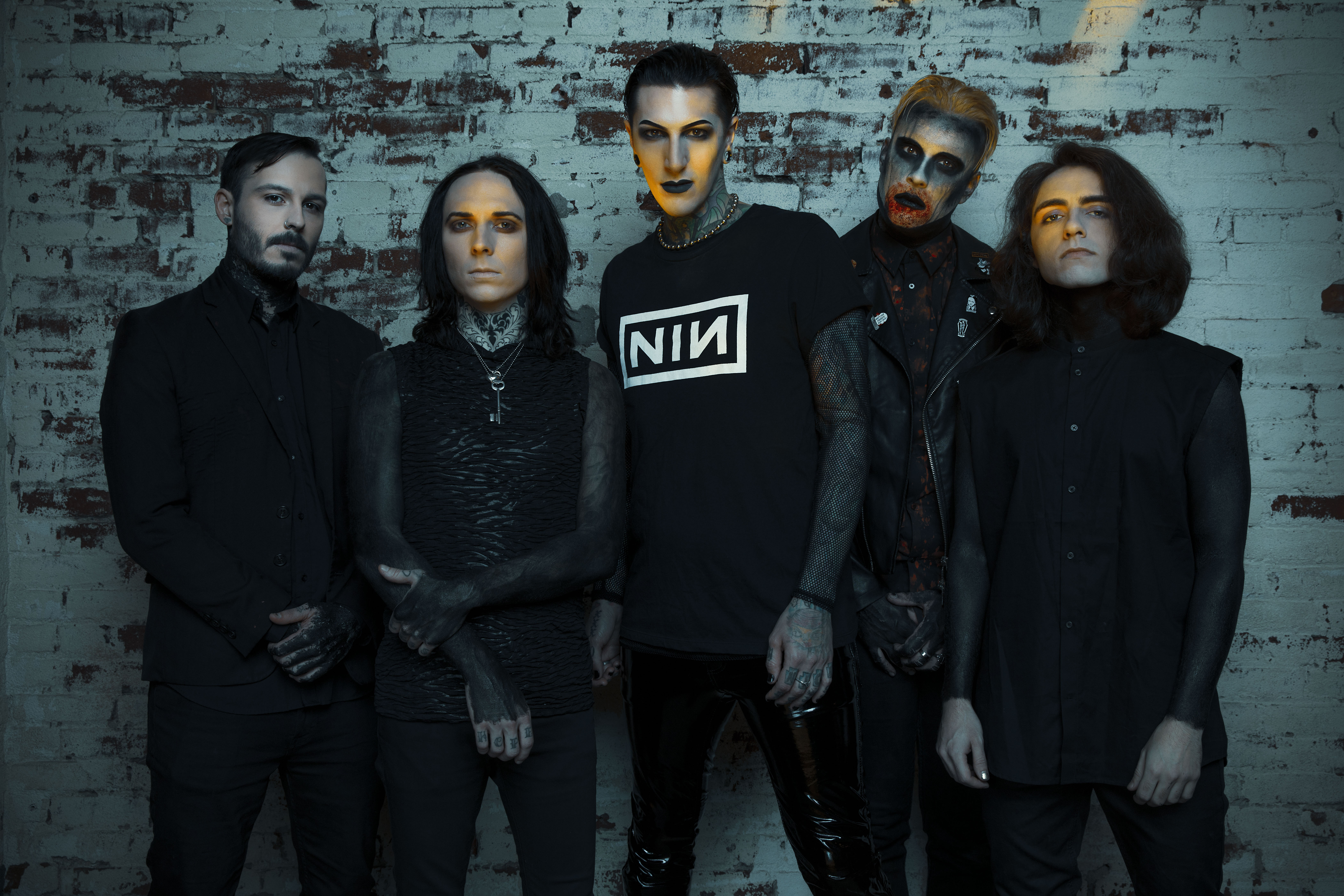 Motionless in white somebody told. Группа Motionless in White. Motionless in White 2020. Группа Motionless in White 2020. Motionless in White группа 2021.